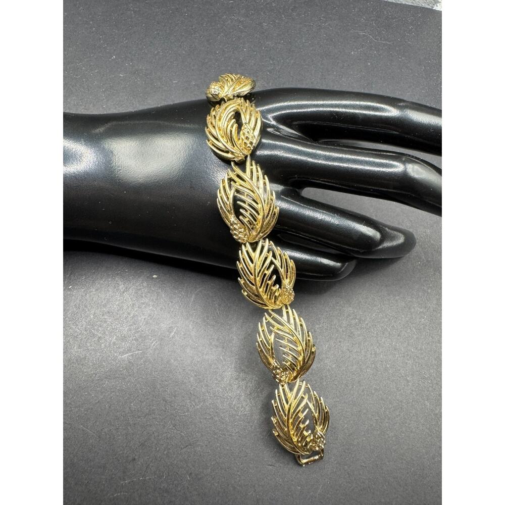 Vintage Signed Lisner Gold Tone Open Work Leaves Link Bracelet Mid Century 6.5"